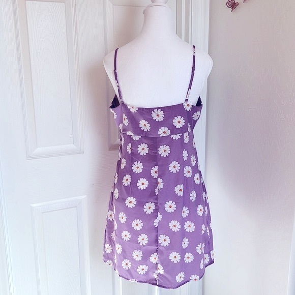 Evolutionary Spaghetti Strap Square Neck Daisy Print Mini Slip Dress - Picture 6 of 8